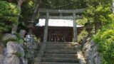 十二所神社の階段と鳥居と本殿