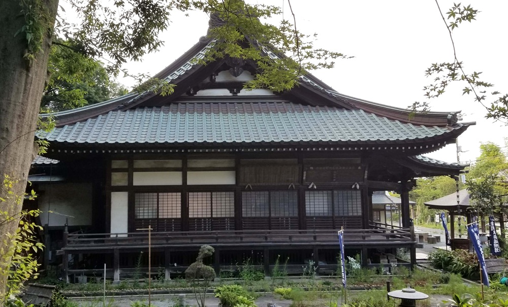 青蓮寺 本堂を横から