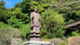 妙本寺境内にある日蓮上人像