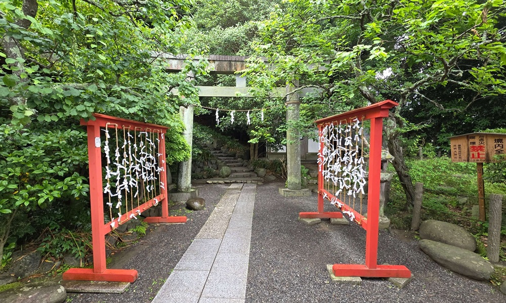 熊野権現社へ続く鳥居