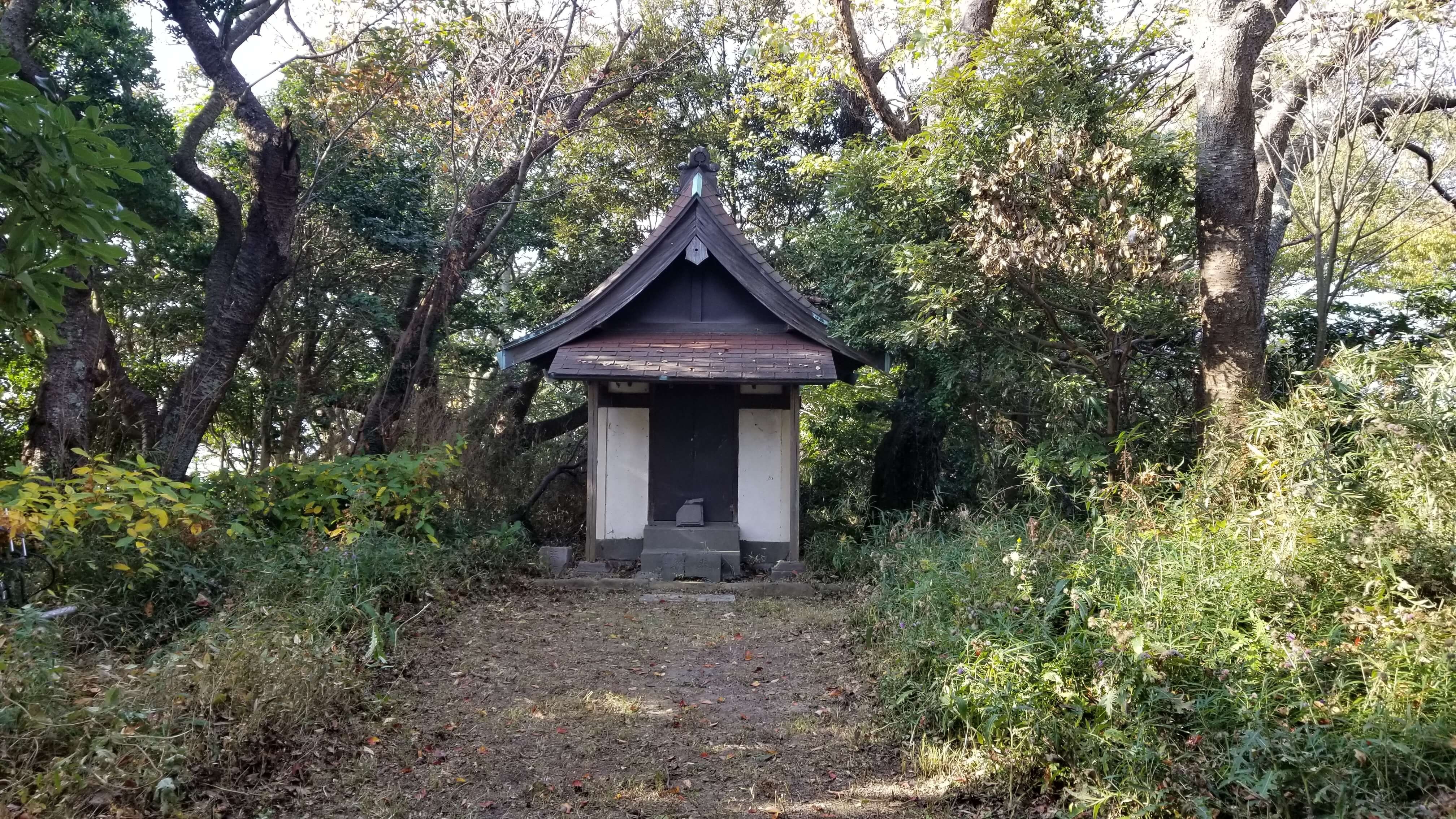 普段の秋葉大権現の祠 扉は閉まっている