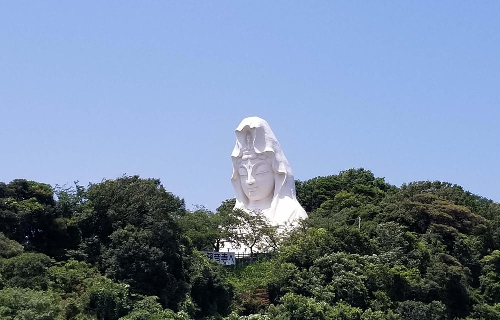 大船観音寺　大船観音を下から撮った写真