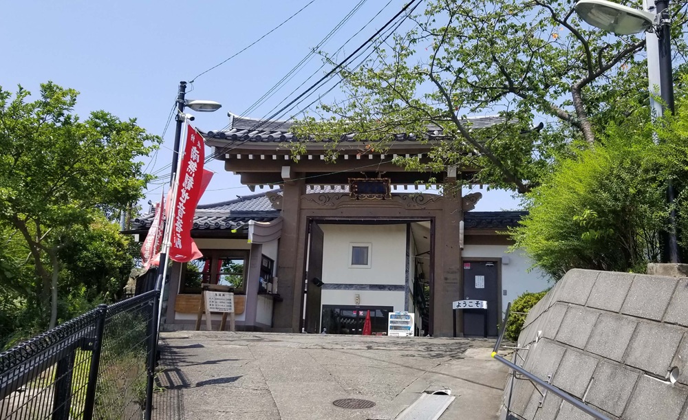 大船観音寺の山門