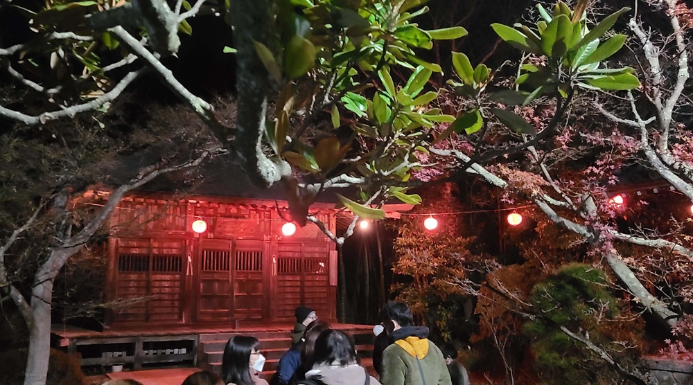 浄光明寺の除夜の鐘の様子