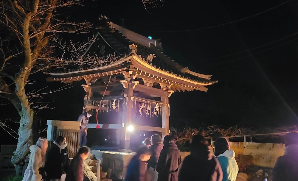 薬王寺の除夜の鐘の様子