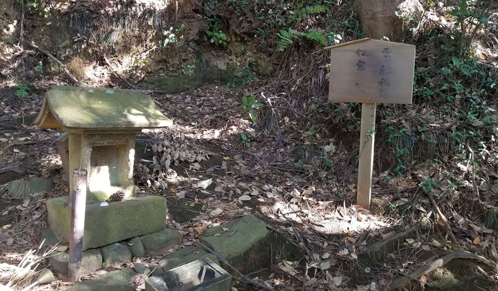 鎌倉常楽寺の裏山にある木曽義高の木曽塚