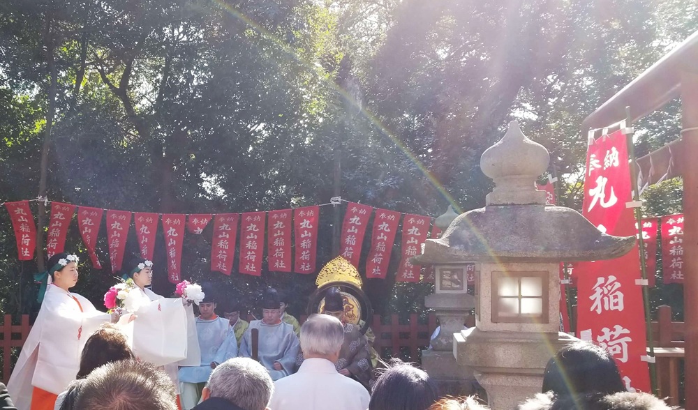 鶴岡八幡宮　丸山稲荷社初牛祭の様子