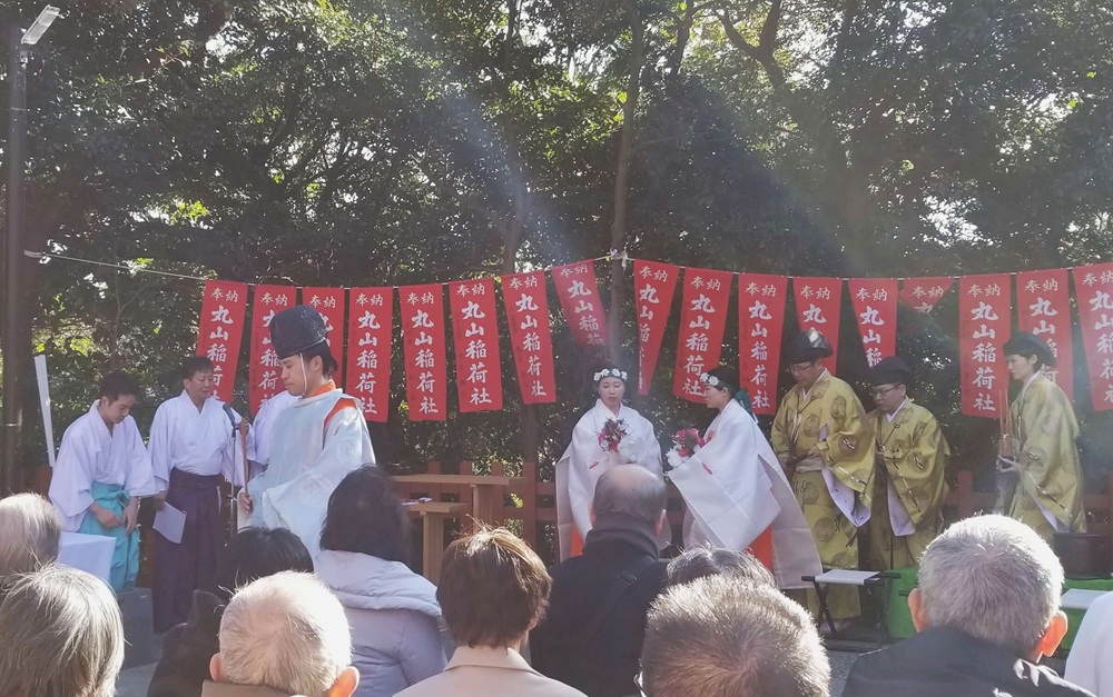 鶴岡八幡宮　丸山稲荷社初牛祭の様子