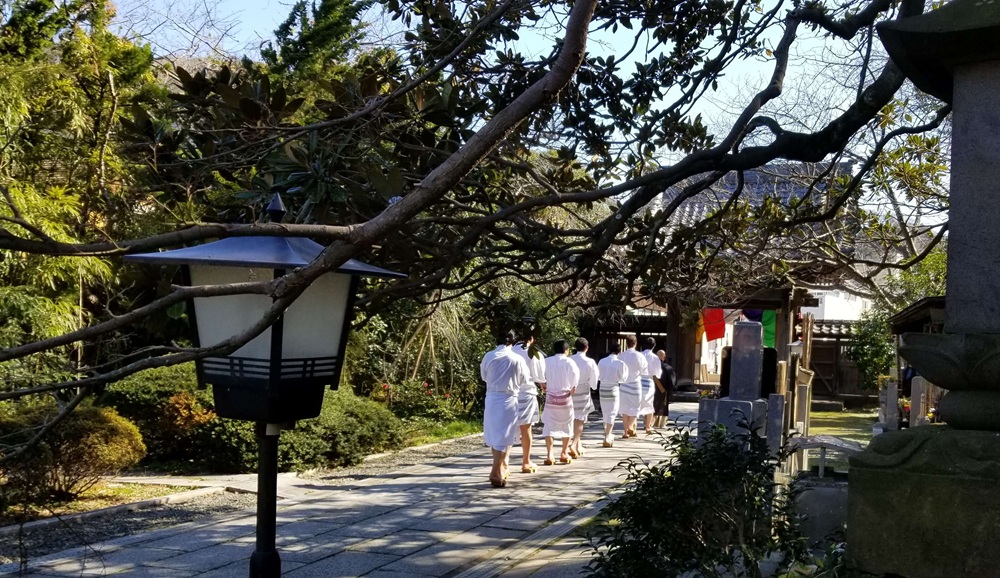 長勝寺 大國禱会成満祭 水行場に向かう修行僧