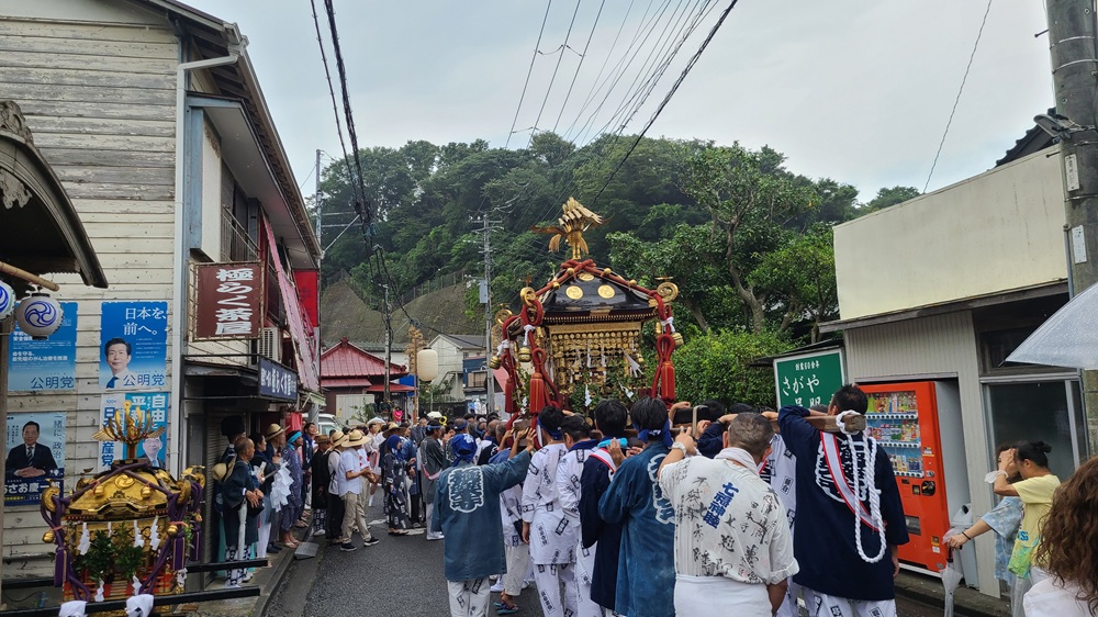 熊野新宮の八雲神社例祭　神輿と氏子