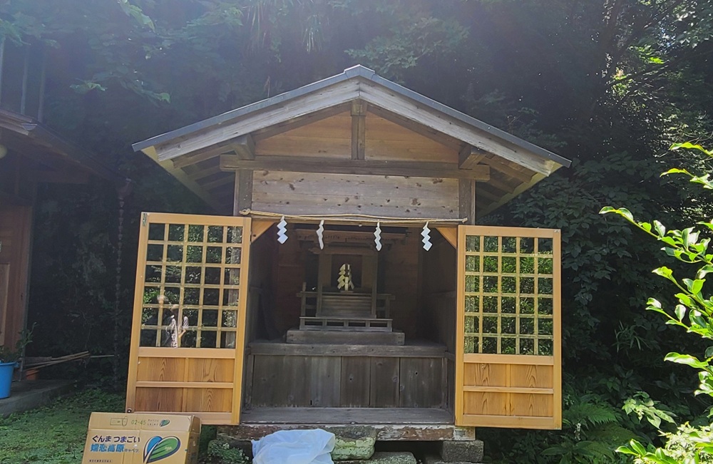 山ノ内　第六天社　境内の小さな社