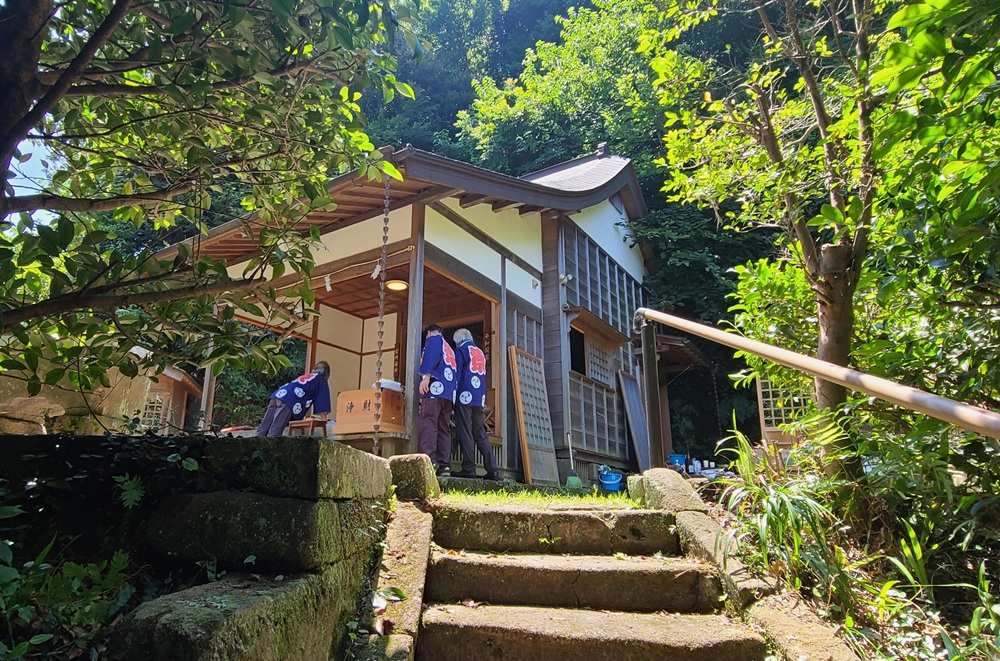 山ノ内　第六天社　頂上と本殿