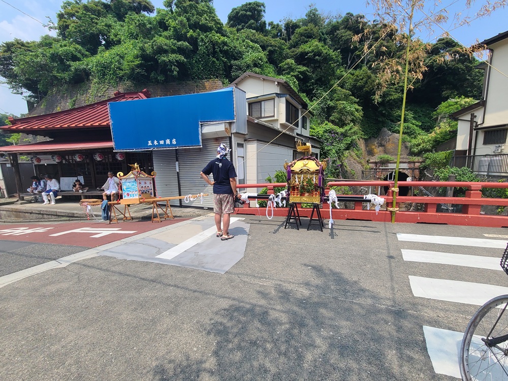 極楽寺の桜橋と地蔵堂 2025年7月6日