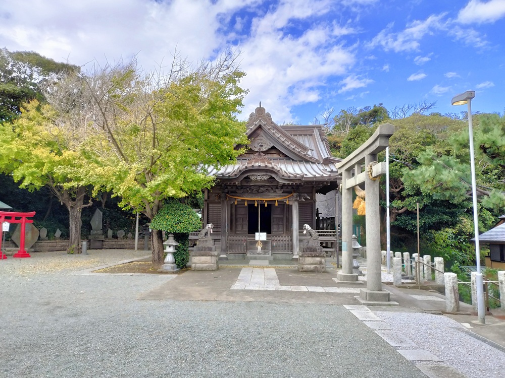 小動神社　境内