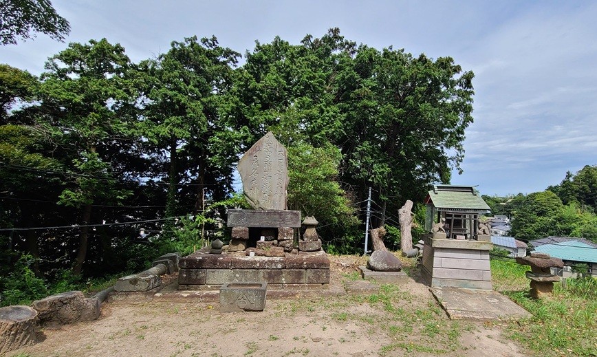 山ノ内の八雲神社　石碑