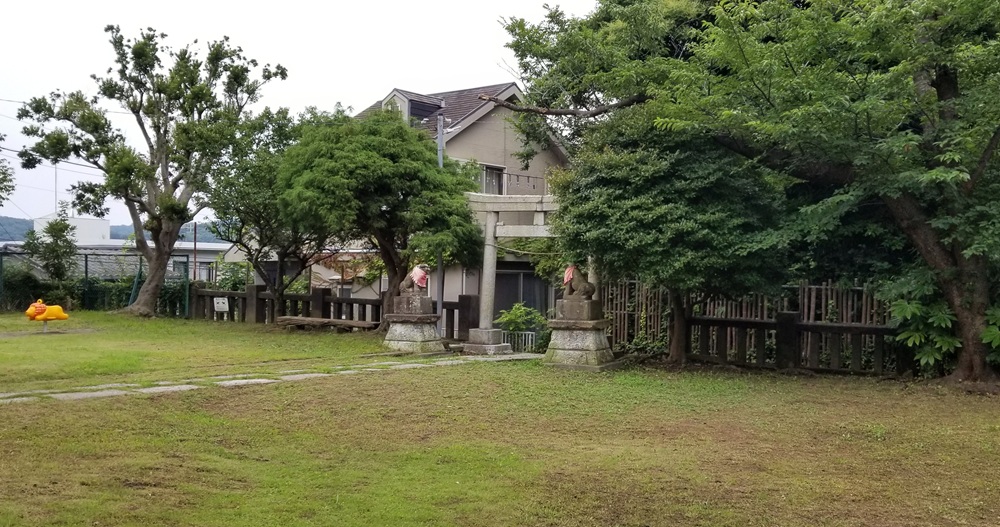小袋谷　厳島神社鳥居と狛犬