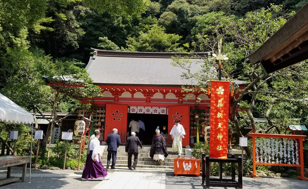 荏柄天神社　拝殿　例大祭