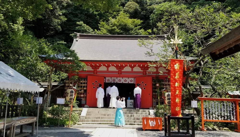 荏柄天神社　拝殿　例大祭