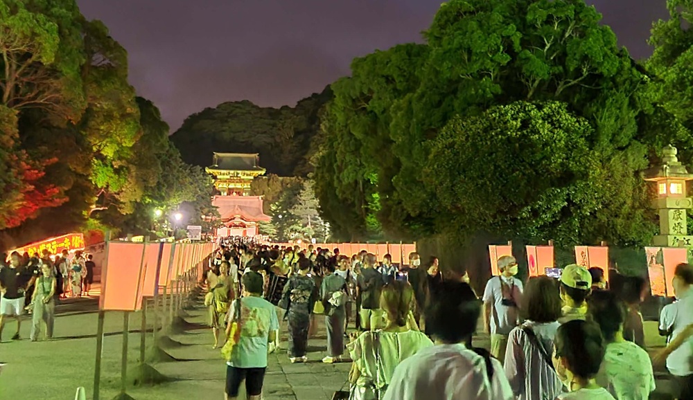 鶴岡八幡宮　ぼんぼり祭　夜の参道