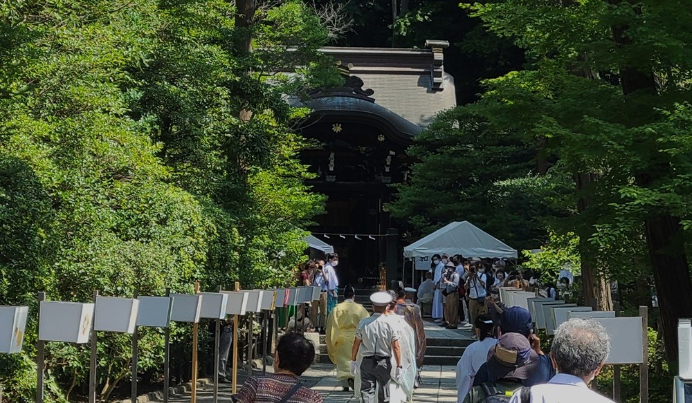 鶴岡八幡宮　実朝祭　白幡神社へ向かう神職たち