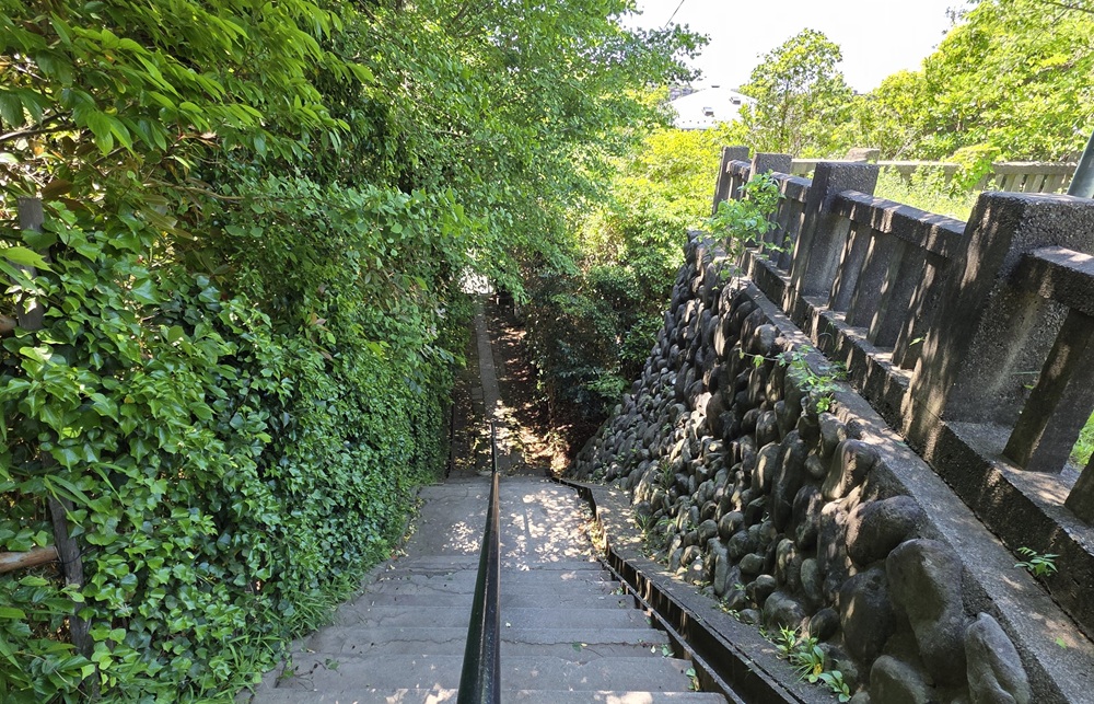 小袋谷　厳島神社と階段