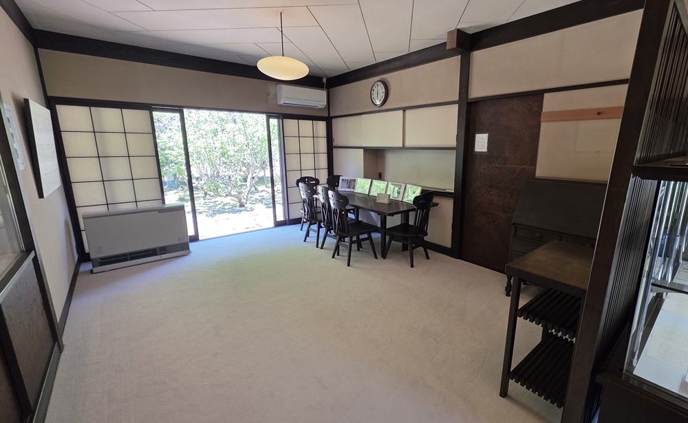 吉屋信子記念館応接室
