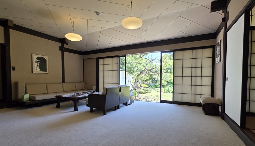 吉屋信子記念館応接室