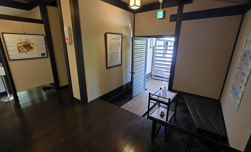 吉屋信子記念館玄関