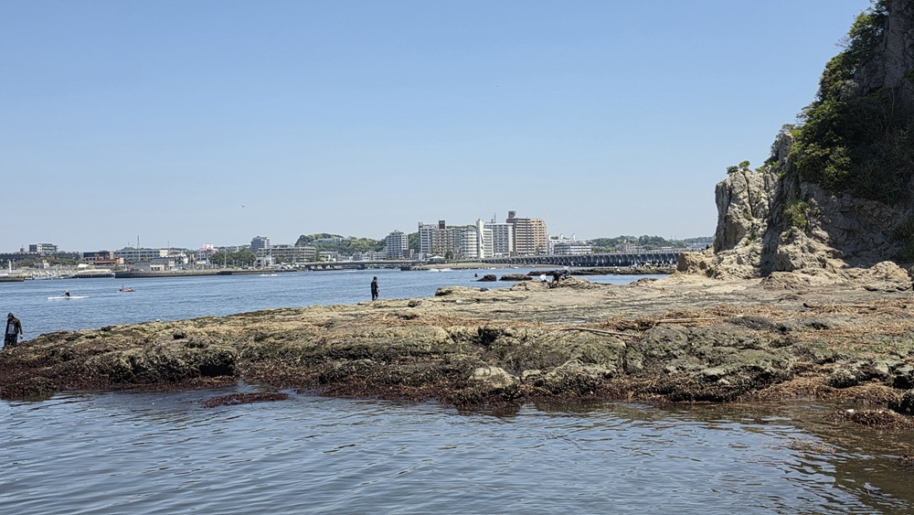 江の島 海岸と江の島の橋