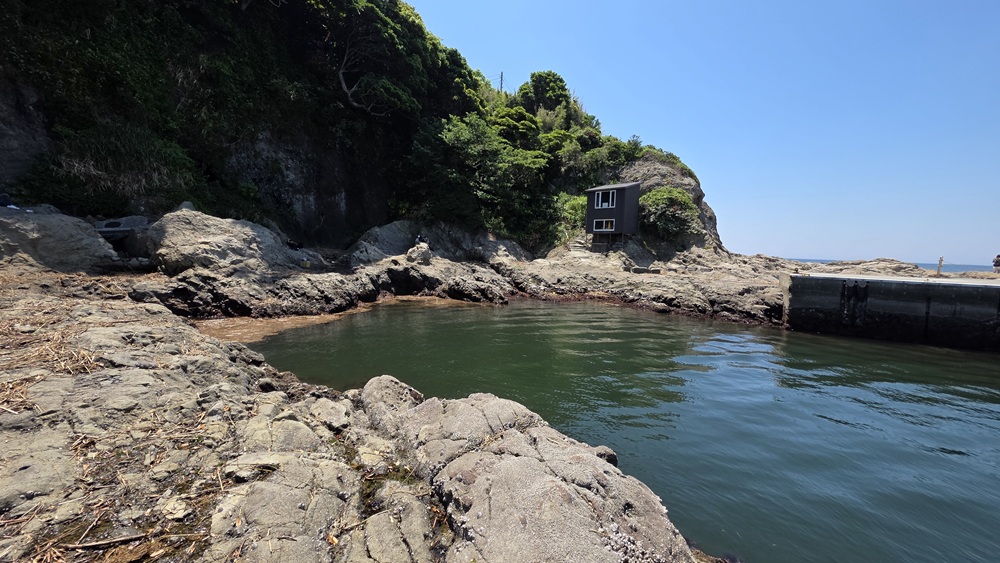 江の島 海岸沿い