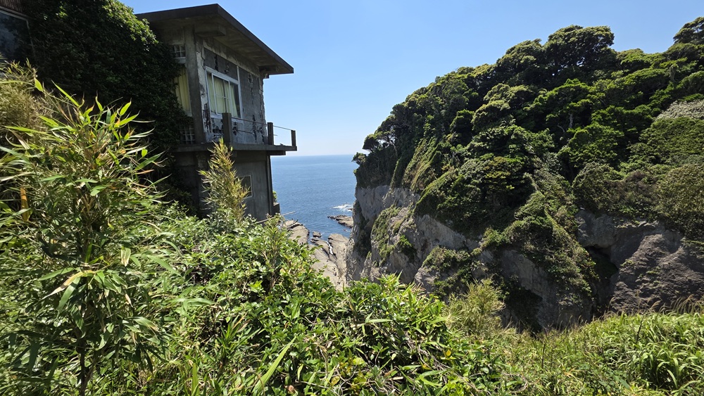 江の島から見た海岸沿い 昼