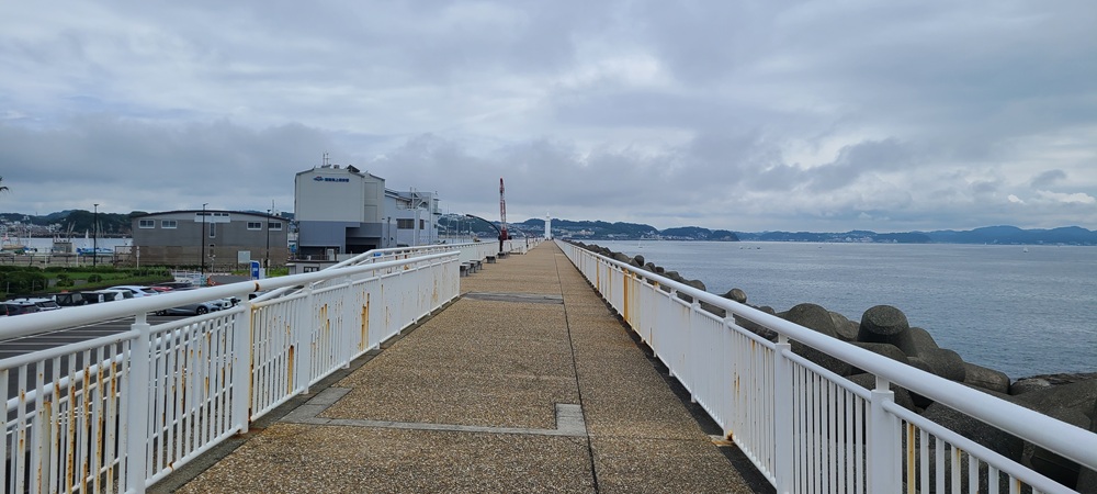 江の島 灯台への道