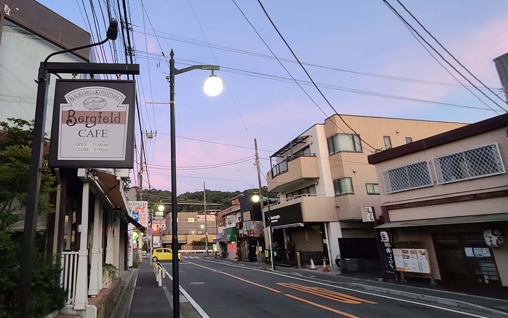 由比ガ浜通り 4時40分