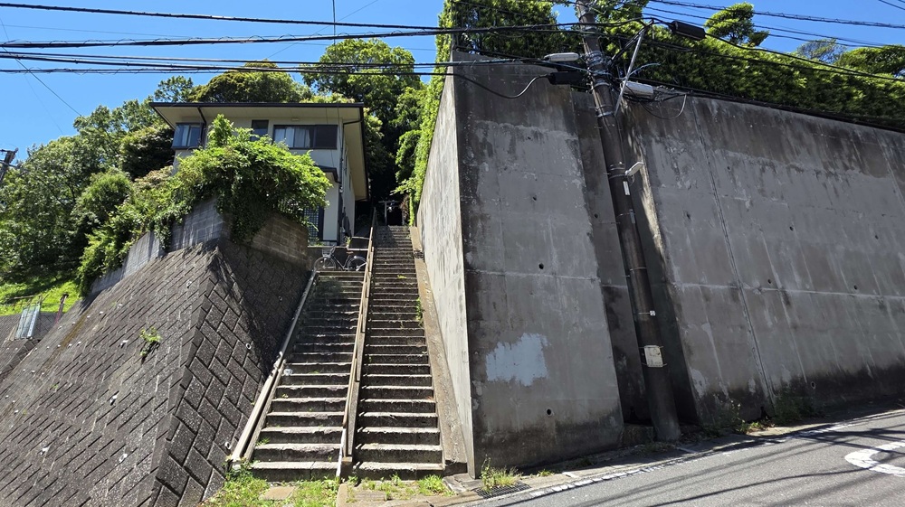 城廻の第六天社　へ続く階段