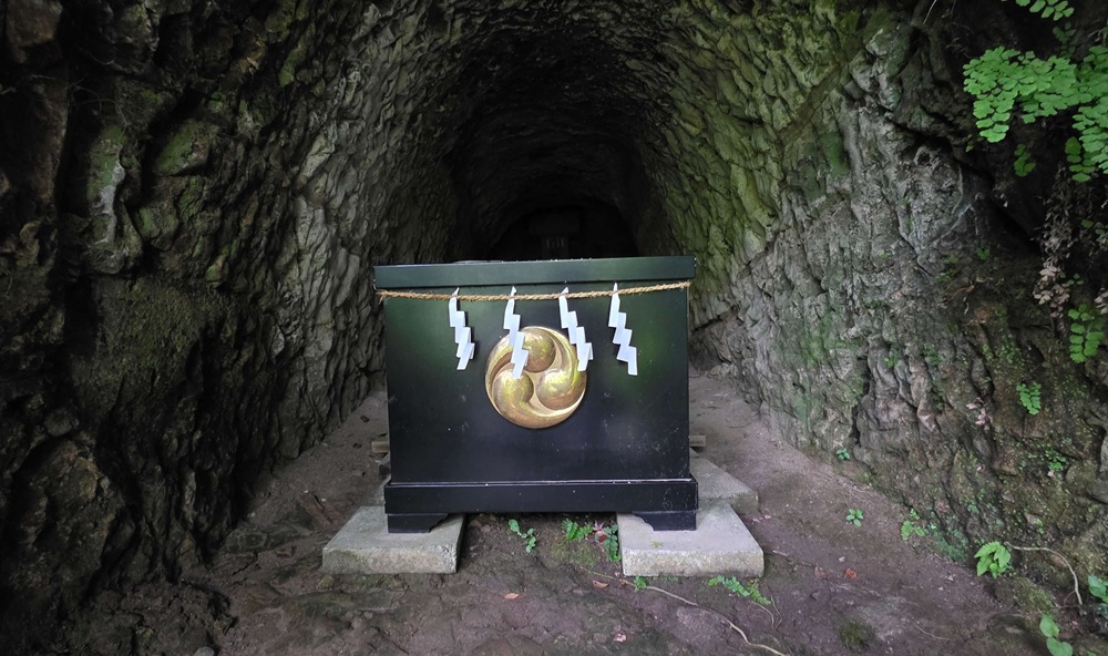 荏柄天神社　熊野権現　賽銭箱