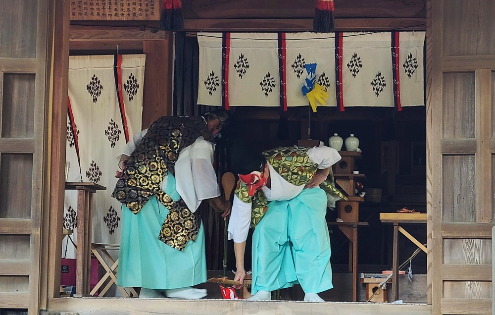 熊野新宮湯立神楽 剣舞毛止幾