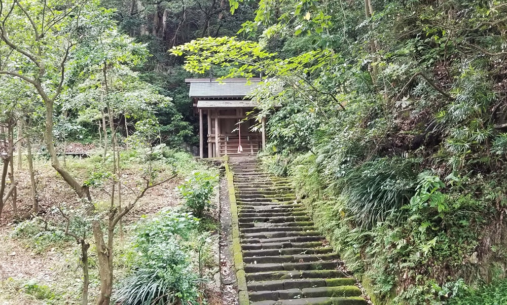 秋葉社へ向かう階段と秋葉社