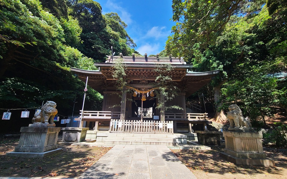甘縄神明社境内の様子