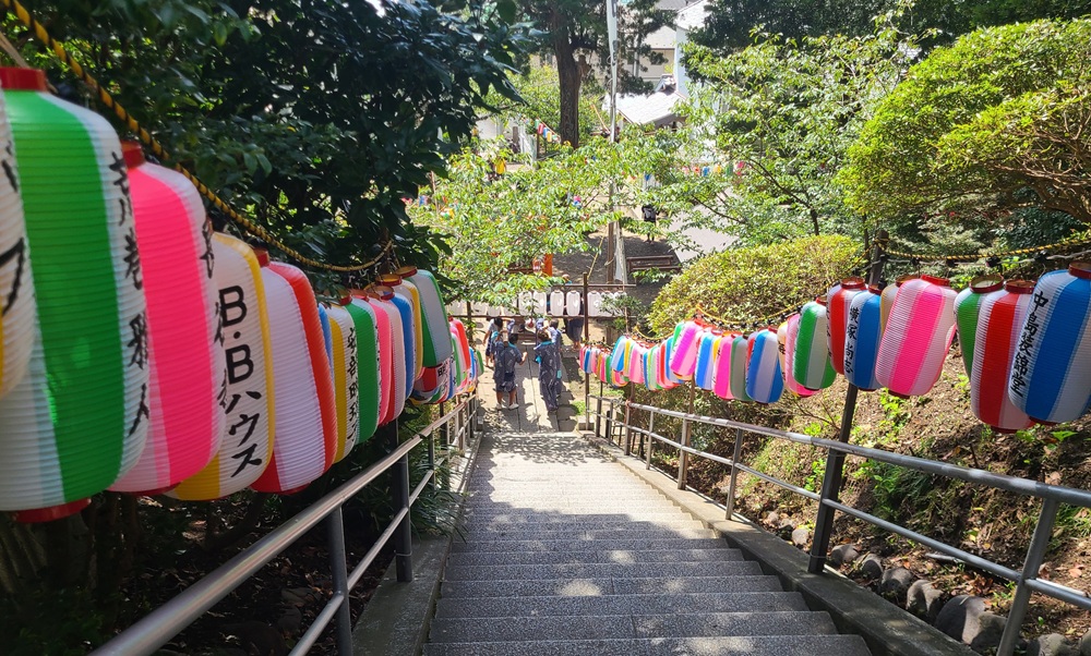 甘縄神明社の階段