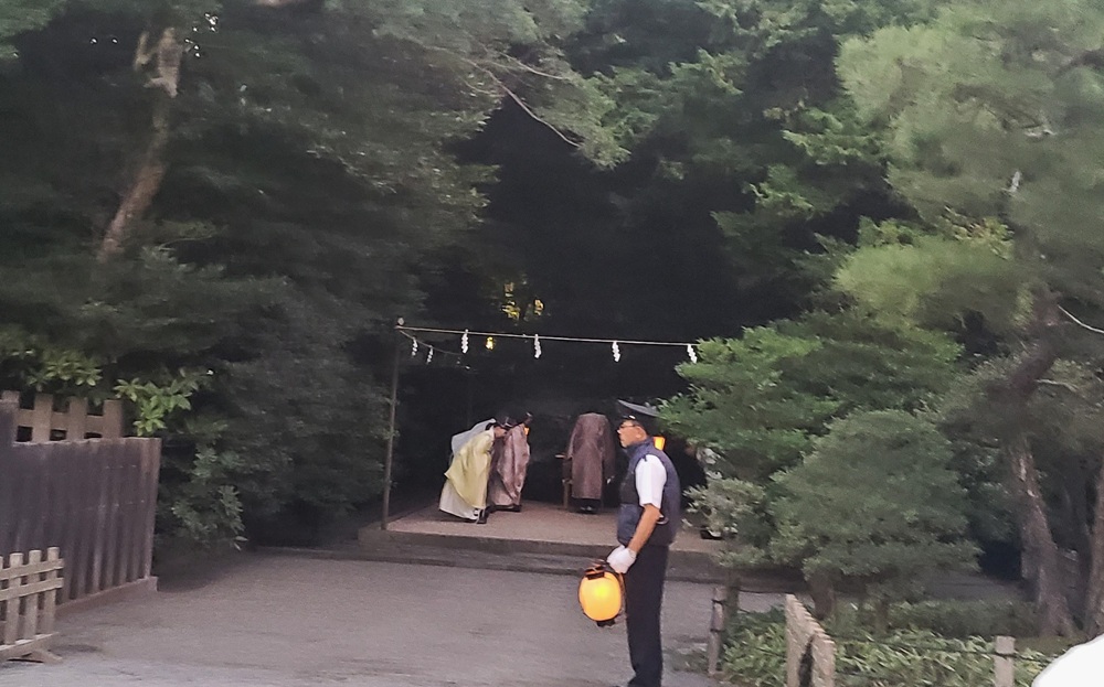 禊をする神職たち
