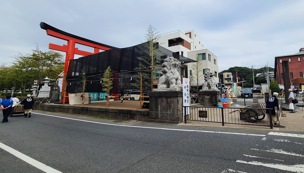 神幸祭終了後の二の鳥居の様子