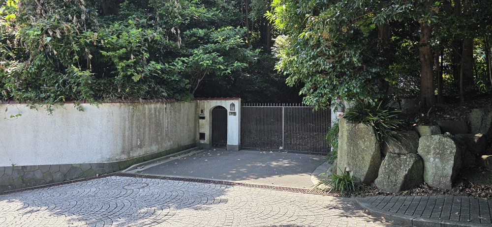旧前田邸門