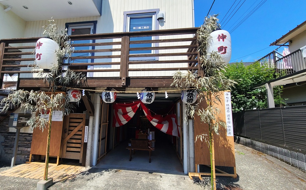 甘縄神明社入り口