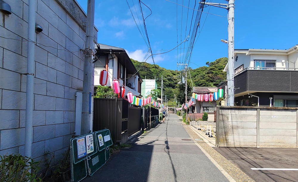 甘縄神明社への道