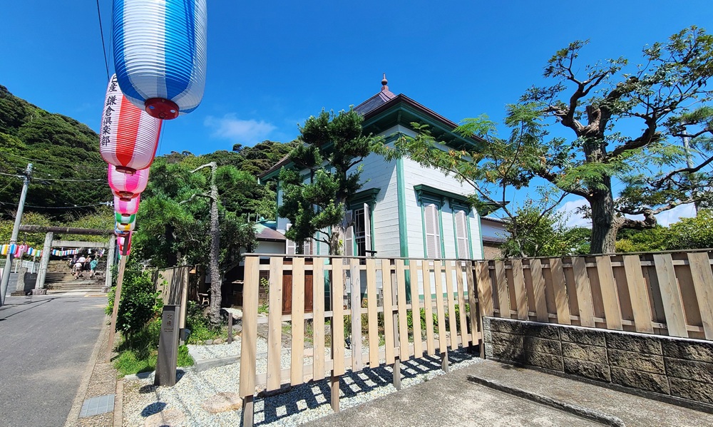 甘縄神明社への道とレストラン北橋