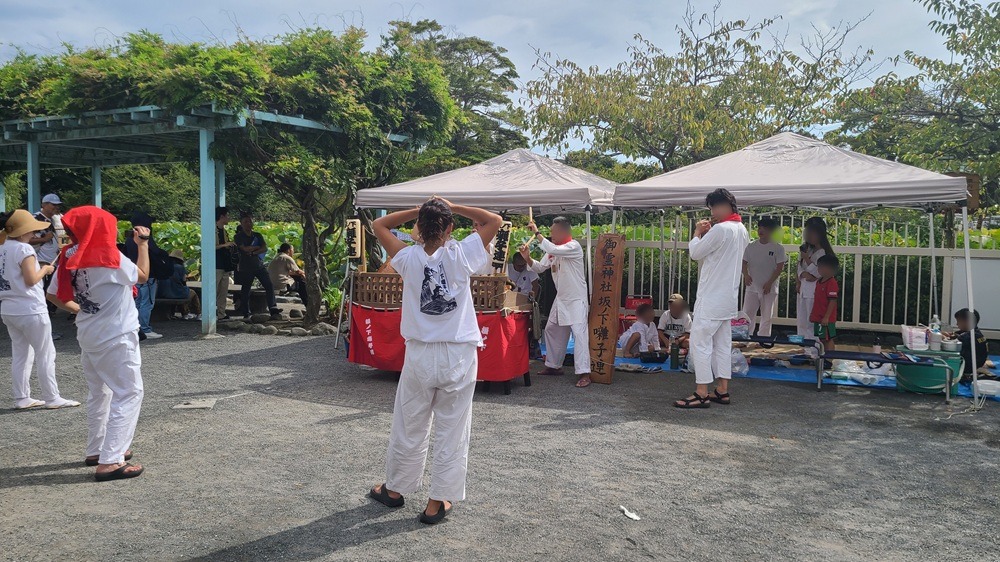 御霊神社 坂ノ下囃子会 源氏池のほとりでのお囃子の様子