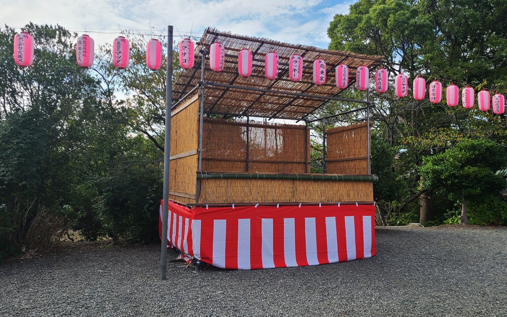 龍口明神社 境内に置かれたお囃子の台(2025年10月5日撮影)
