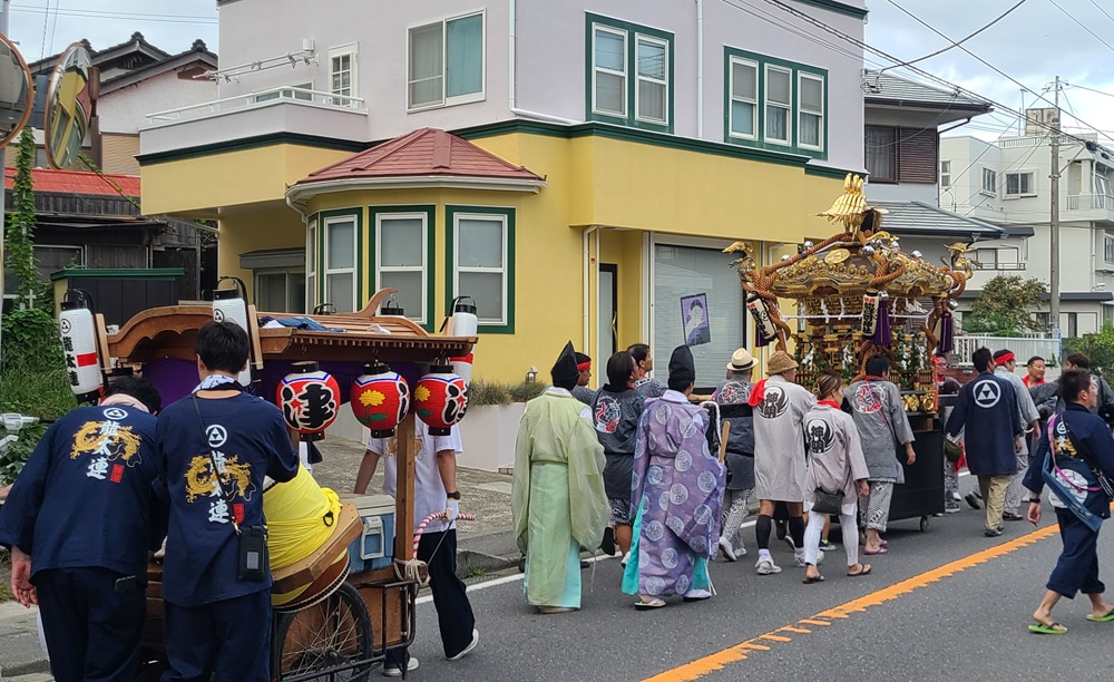 龍口明神社例大祭神輿渡御の様子