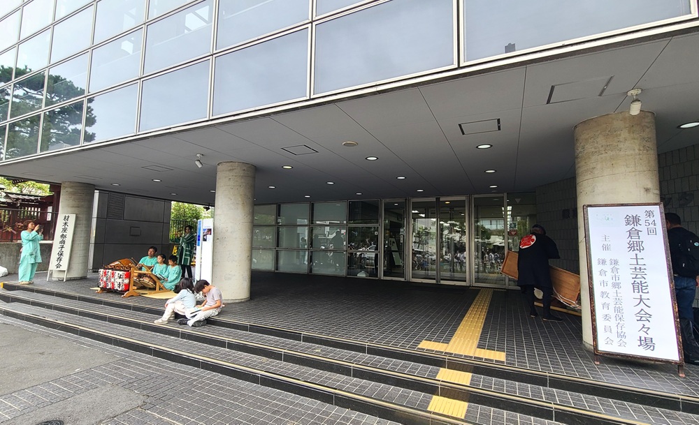 鎌倉郷土芸能大会 生涯学習センター前でのお囃子の様子