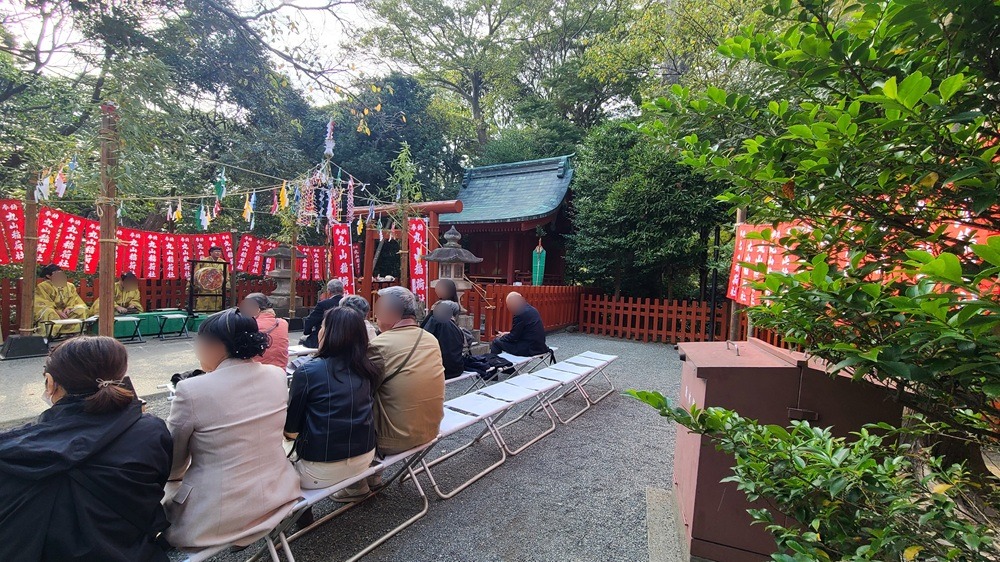 鶴岡八幡宮 丸山稲荷社境内の様子